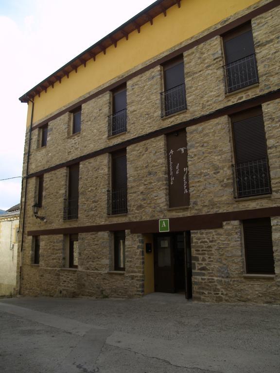 Albergue De Yebra Yebra de Basa エクステリア 写真