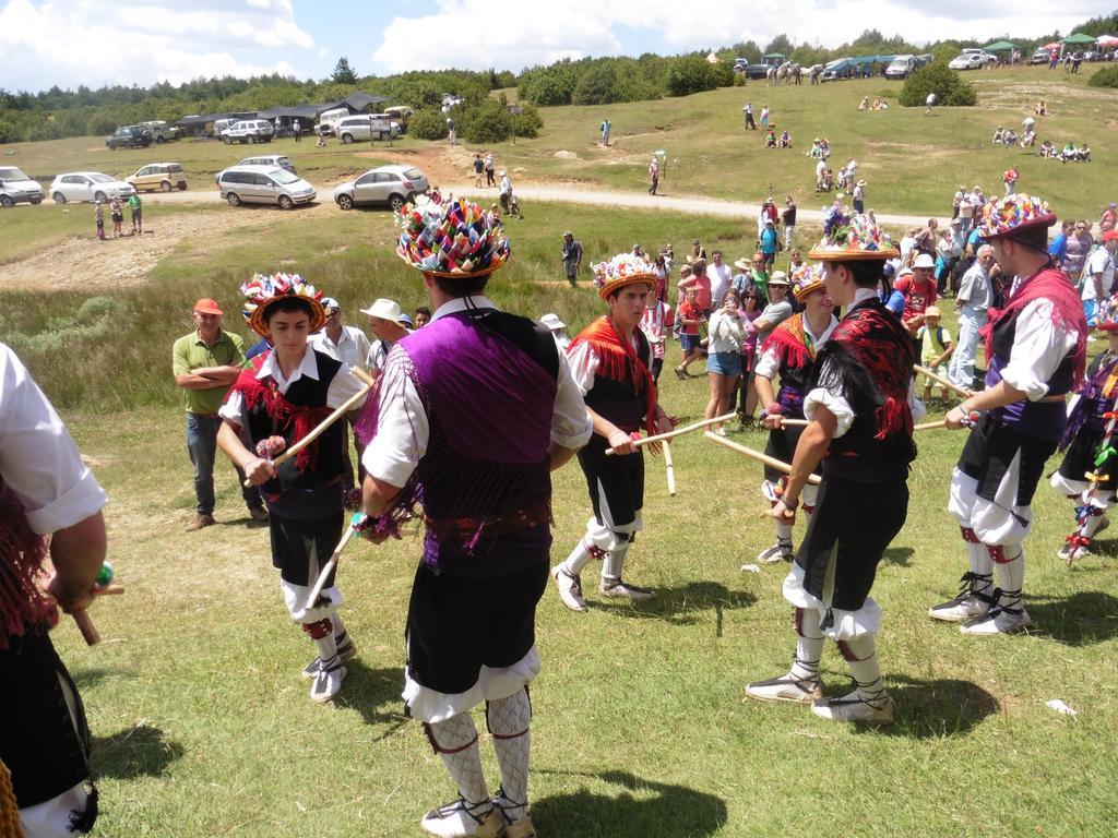 Albergue De Yebra Yebra de Basa エクステリア 写真